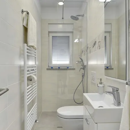 Traumhafte Mit Privatem Pool, Sauna, Meerblick Holiday home
