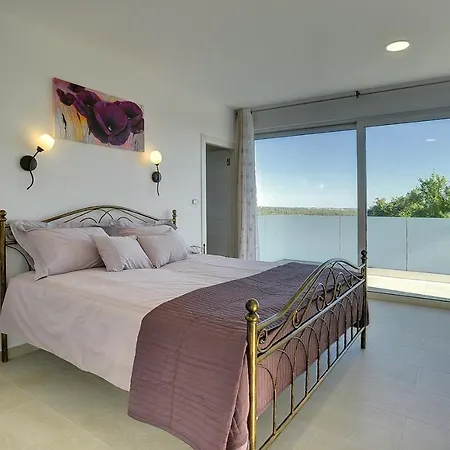 Holiday home Traumhafte Mit Privatem Pool, Sauna, Meerblick