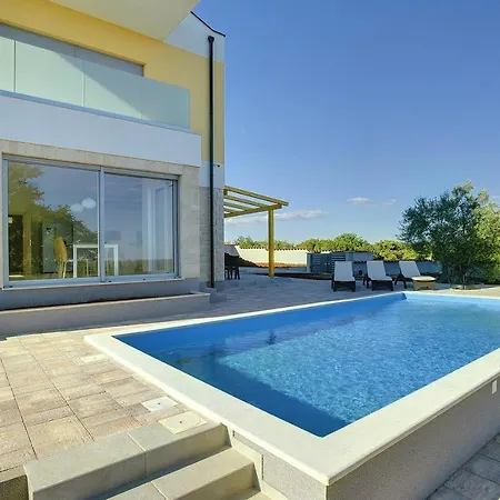 Traumhafte Mit Privatem Pool, Sauna, Meerblick Holiday home